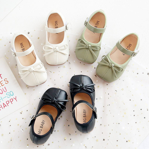 Zaobljeni model od eko kože sa trakom