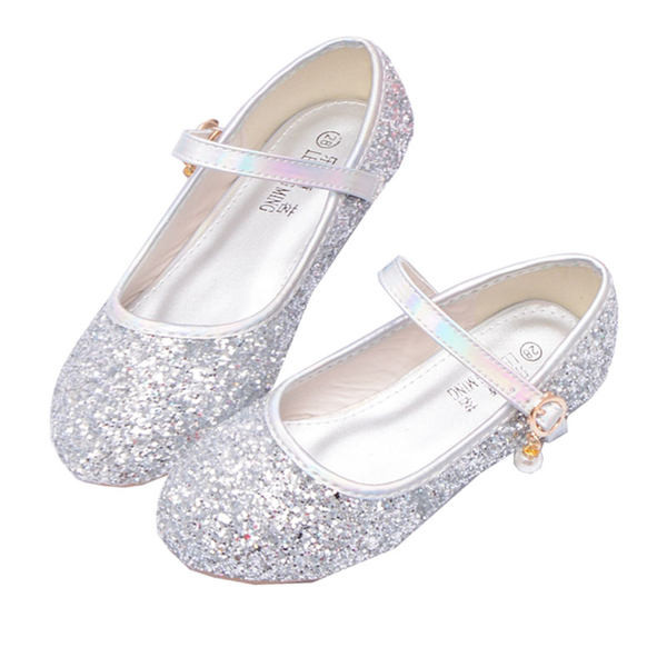 Mūsdienīgi noapaļoti apavi no eko ādas ar spīdīgu efektu