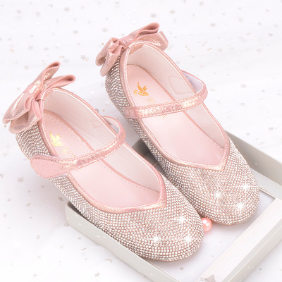 Uus mudel paelaga läikivad kingad