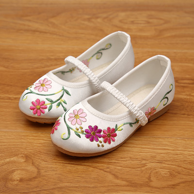 Παιδικά παπούτσια casual κατασκευασμένα από faux δέρμα με κέντημα