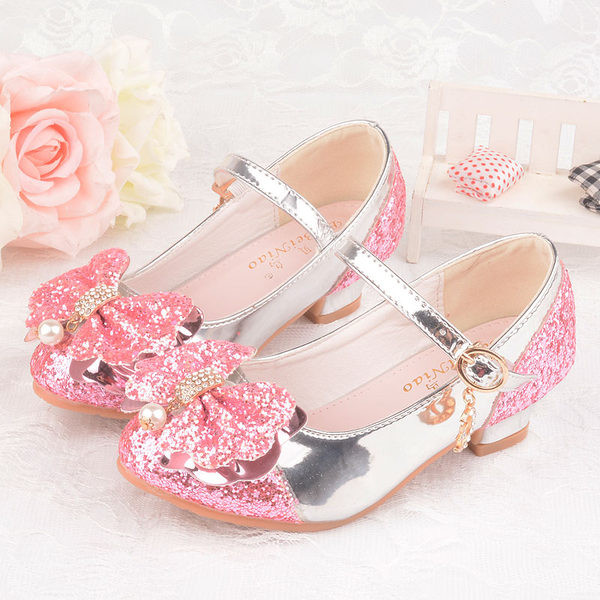 Spīdīgi bērnu apavi ar lenti un sprādzi