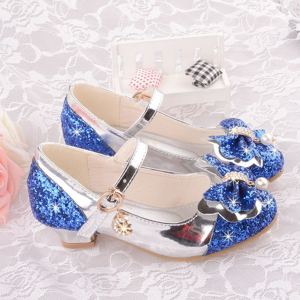 Spīdīgi bērnu apavi ar lenti un sprādzi