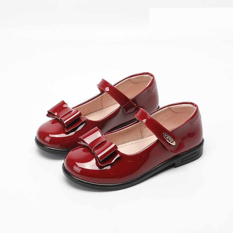 Ümardatud paelamustriga vabaaja lakknahast kingad