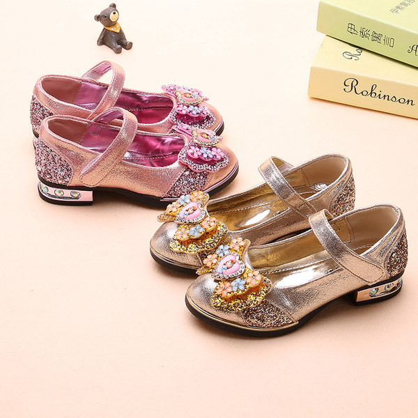 Patenteeritud vabaajajalatsid paela ja läikiva efektiga