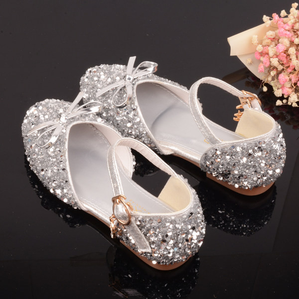 Dječje sjajne cipele s trakom i privjeskom