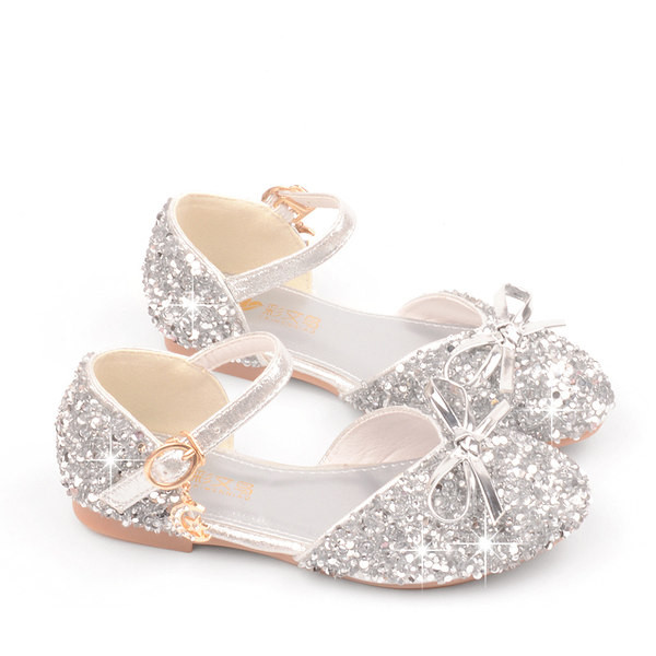 Dječje sjajne cipele s trakom i privjeskom