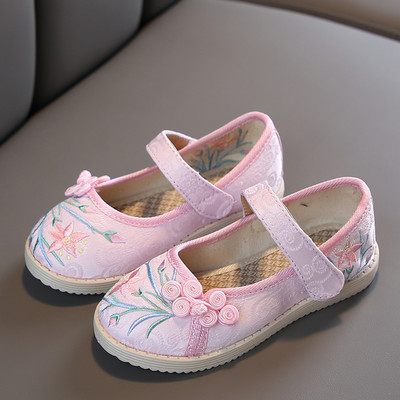 Takjakinnituse ja tikandiga vabaaja lastejalatsid