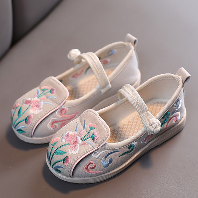 Takjakinnituse ja tikandiga vabaaja lastejalatsid