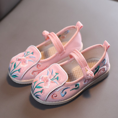 Takjakinnituse ja tikandiga vabaaja lastejalatsid