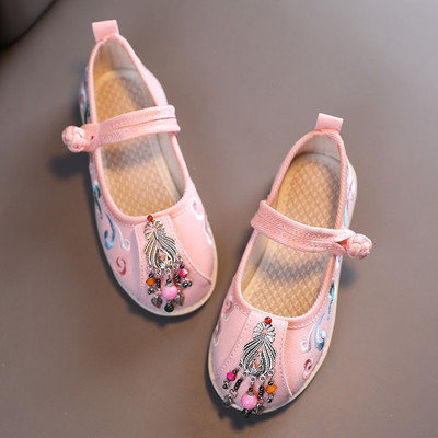 Takjakinnituse ja tikandiga vabaaja lastejalatsid