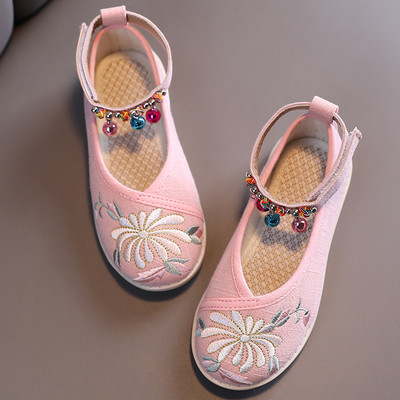 Takjakinnituse ja tikandiga vabaaja lastejalatsid