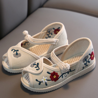 Uus mudel väljalõigete ja tikanditega laste vabaajajalatsid