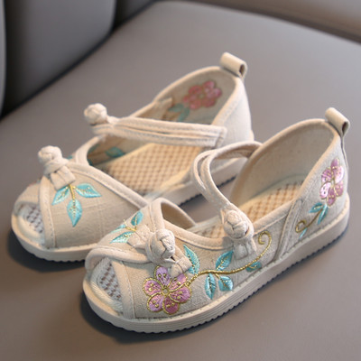 Uus mudel väljalõigete ja tikanditega laste vabaajajalatsid