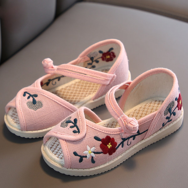 Uus mudel väljalõigete ja tikanditega laste vabaajajalatsid