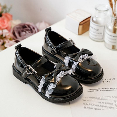 Dječje cipele za slobodno vrijeme od laka s trakom i čipkom