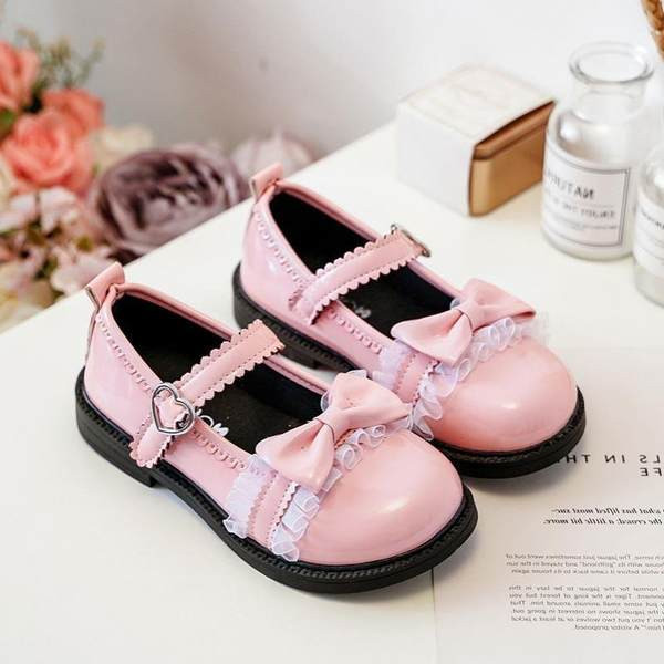 Dječje cipele za slobodno vrijeme od laka s trakom i čipkom