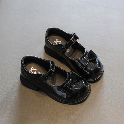 Uus mudel vabaaja lakknahast kingade metallkaunistus