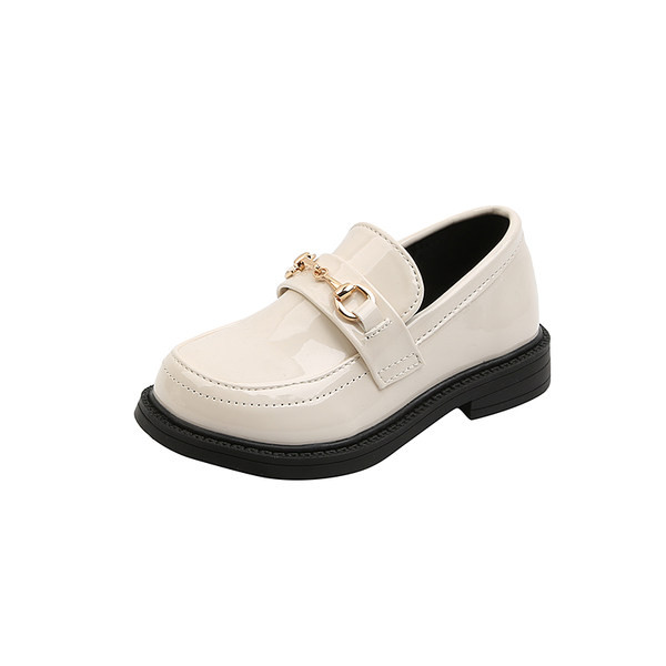 Uus mudel vabaaja lakknahast kingade metallkaunistus