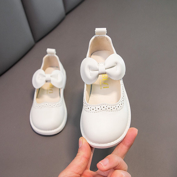 Eko bőrből készült alkalmi cipő szalaggal lányoknak