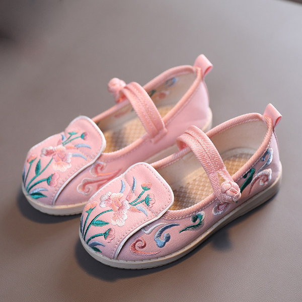 Ikdienas apavi ar plakanu zoli un izšuvumu meitenēm