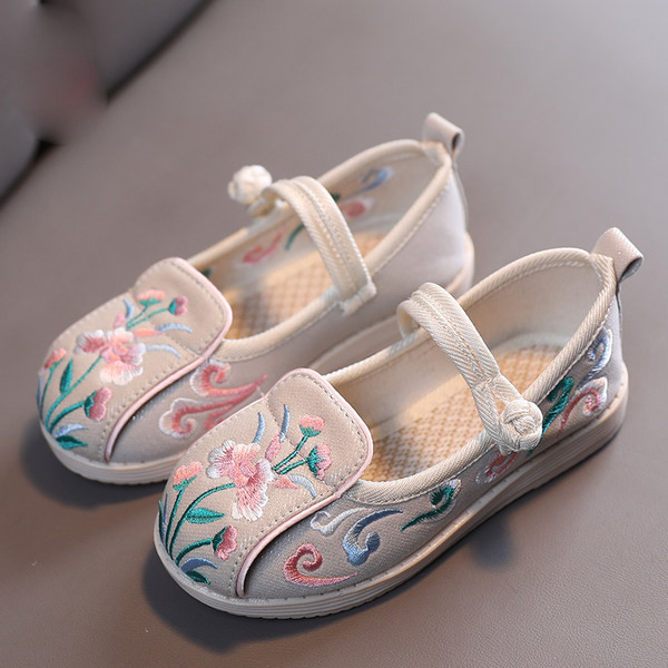 Ikdienas apavi ar plakanu zoli un izšuvumu meitenēm