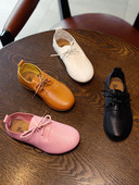 Laste vabaaja nahast kingad paelte ja lameda tallaga