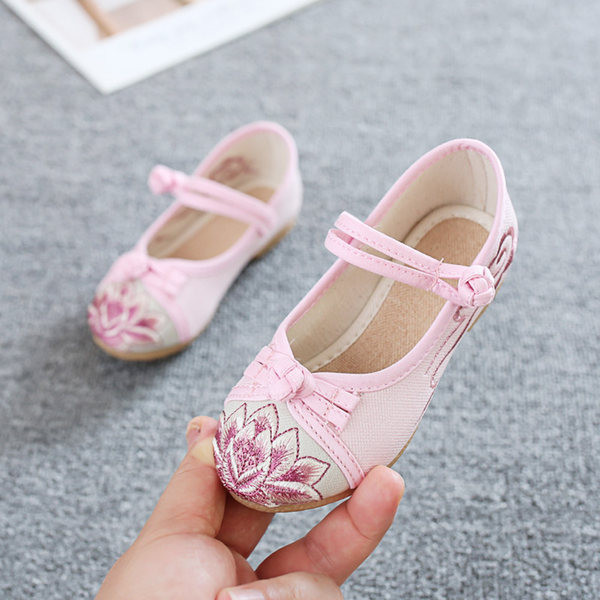 Uus mudel lastejalatsite tüüpi tikanditega sussid tüdrukutele