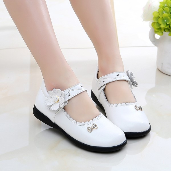 Laste kinnised takjakinnituse ja metallelemendiga jalanõud