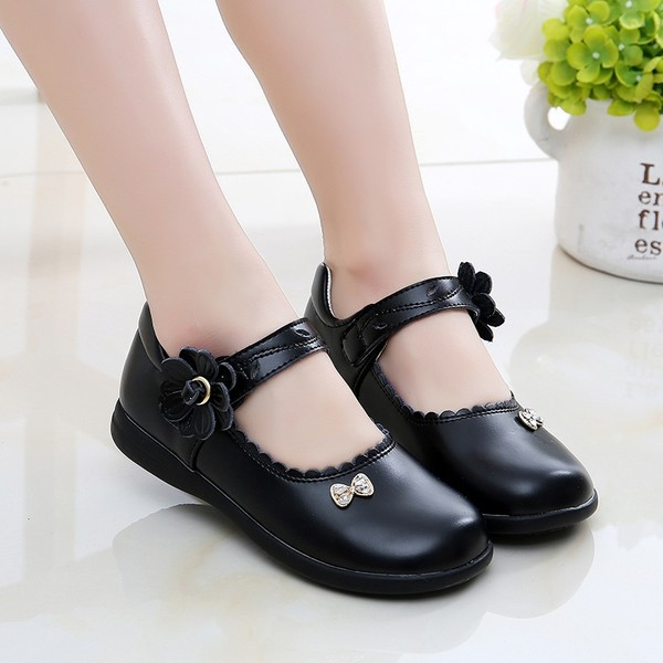 Laste kinnised takjakinnituse ja metallelemendiga jalanõud