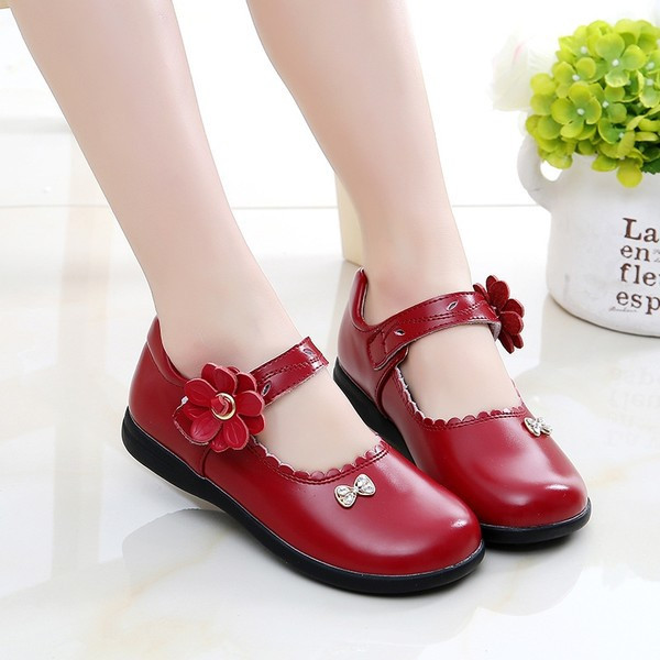 Laste kinnised takjakinnituse ja metallelemendiga jalanõud