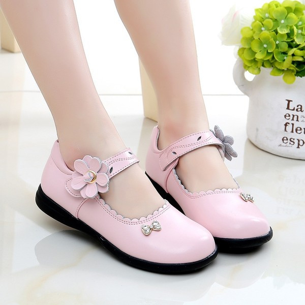 Laste kinnised takjakinnituse ja metallelemendiga jalanõud