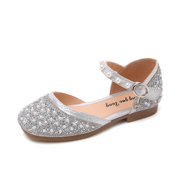 Moderne dječje cipele s bisernim ukrasom