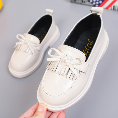 Öko-nahast mokassiinidest valmistatud vabaajajalatsid