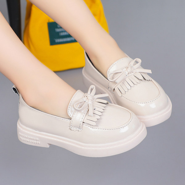 Öko-nahast mokassiinidest valmistatud vabaajajalatsid