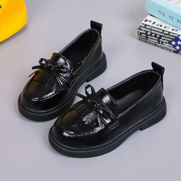 Öko-nahast mokassiinidest valmistatud vabaajajalatsid