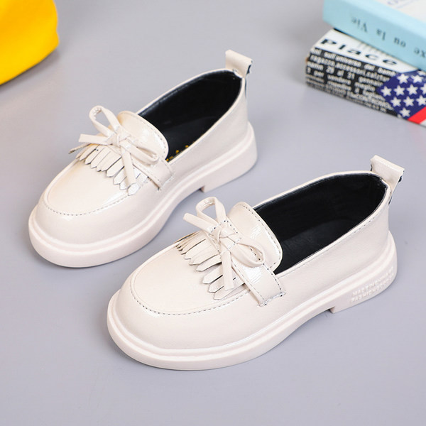 Öko-nahast mokassiinidest valmistatud vabaajajalatsid