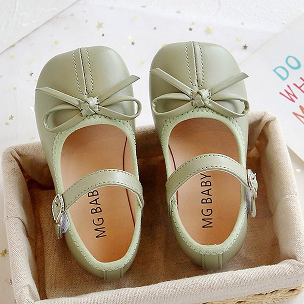 Μοντέρνα έκο δερμάτινα παπούτσια με κορδέλα και αγκράφα