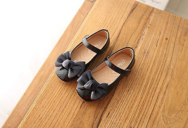 Öko-nahast teibi ja paelaga lastejalatsid