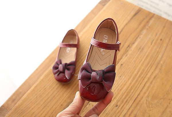 Öko-nahast teibi ja paelaga lastejalatsid