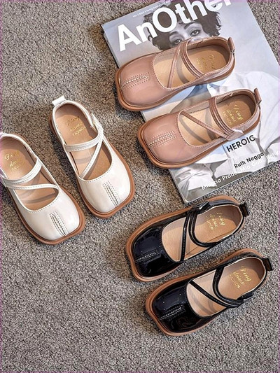 Takjakinnitusega ja lameda tallaga vabaajajalatsid tüdrukutele