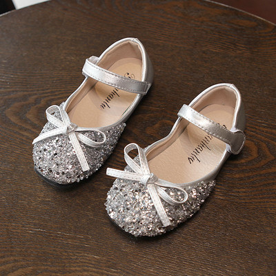 Säravate osakeste ja takjakinnitusega vabaaja lastejalatsid