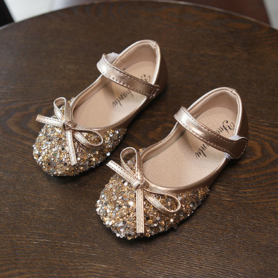 Säravate osakeste ja takjakinnitusega vabaaja lastejalatsid