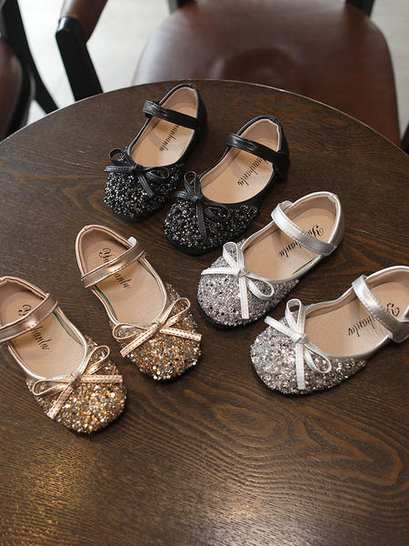 Säravate osakeste ja takjakinnitusega vabaaja lastejalatsid