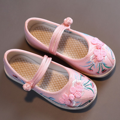 Mūsdienīgi bērnu apavi ar izšuvuma tipa čībām