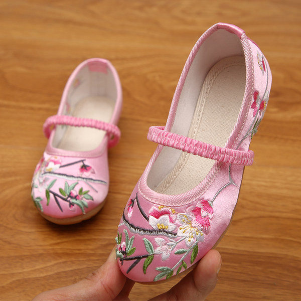 Νέο μοντέλο παιδικά παπούτσια με κεντήματα για κορίτσια