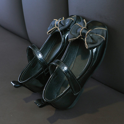 Uus paelaga ökonahast ümarate jalatsite mudel