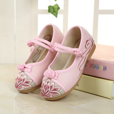 Moodsad lameda tallaga lastejalatsid tüdrukutele