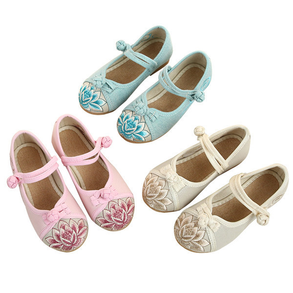 Moodsad lameda tallaga lastejalatsid tüdrukutele