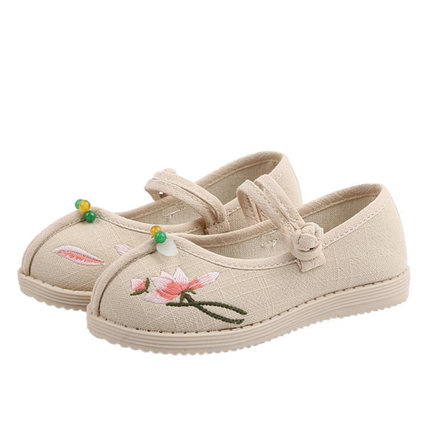 Uus tikanditega lastejalatsite mudel tüdrukutele