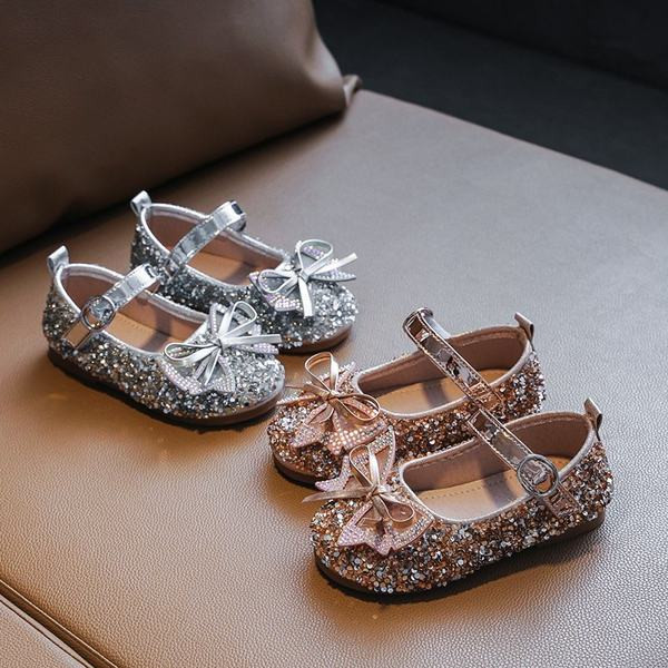 Μοντέρνα παπούτσια για κορίτσια με μπροκάρ και κορδέλα